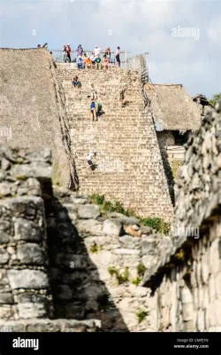 Der Aufstand von Ek' Balam: Maya-Herrschaft und der Einfluss der Teotihuacan-Kultur auf den Yucatan